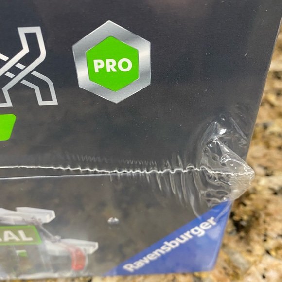 New Ravensburger Gravitrax Pro Starter Set, STEM Building Toy, Ages 8+, Gift - Picture 2 of 4